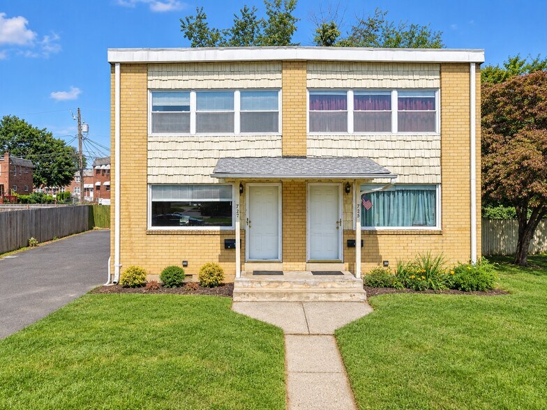 Building Photo - 727 W Emaus Ave