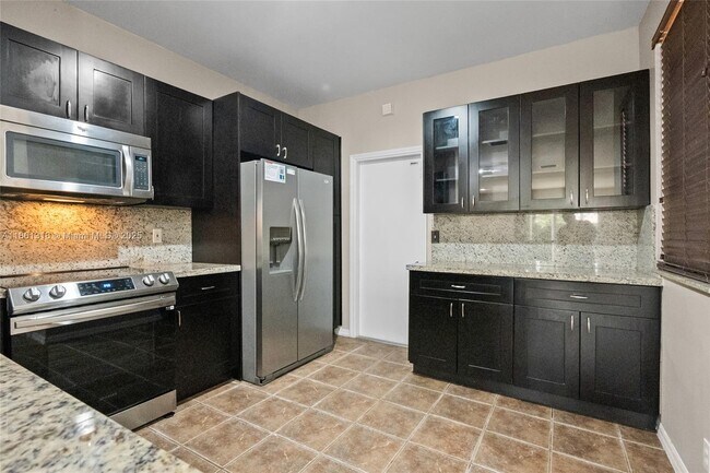 Primary Photo - 2082 Madeira Dr
