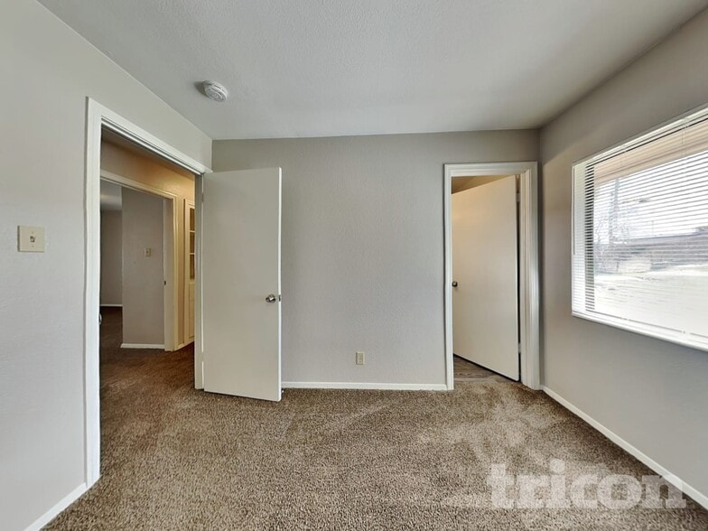 Building Photo - 1370 University Terrace