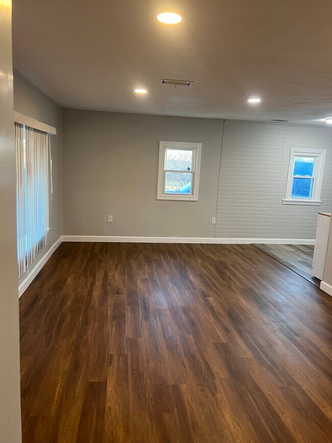 Building Photo - 1525 Trebein Rd