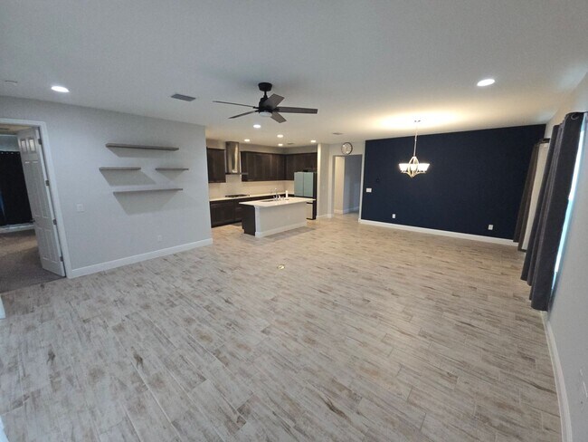 Building Photo - 3/2 Home in Lithia ****MOVE-IN SPECIAL, $500 OFF 2ND MONTHS RENT!!****