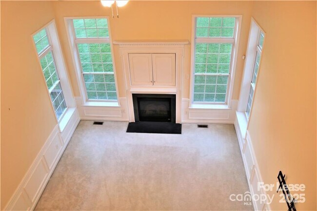 Building Photo - 913 Lillieshall Rd