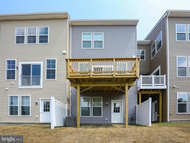 Building Photo - 102 Metcalf Terrace