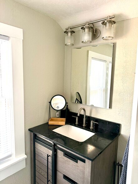 Building Photo - 323 S Janesville St