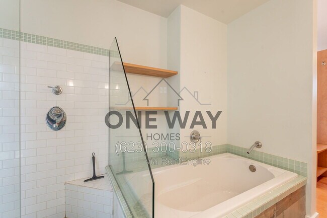 Building Photo - 1325 W Lobo Ave