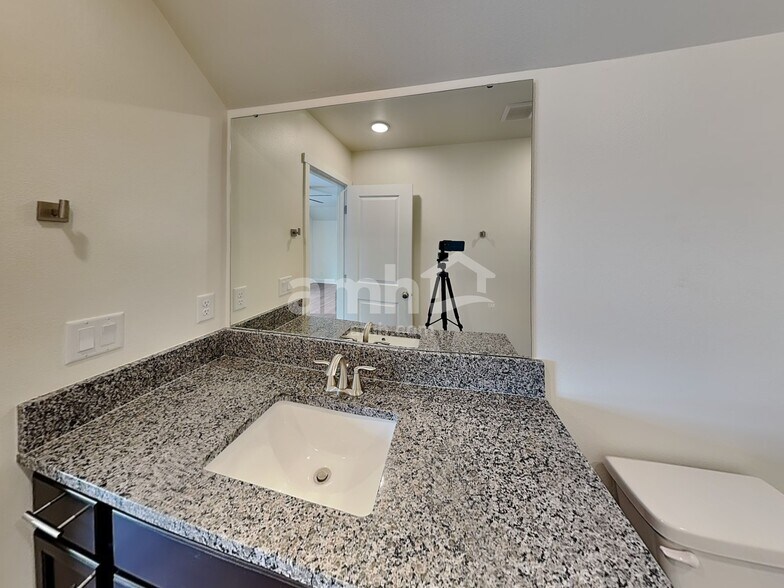 Building Photo - 33064 Eagle Peak Ln