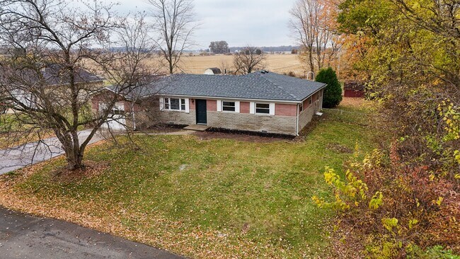 Building Photo - Recently Remodeled 4-Bedroom Home with Modern Upgrades & Spacious Yard in McCordsville