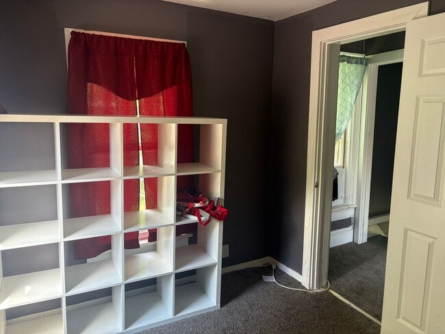 Building Photo - SPACIOUS 4 BEDROOM HOME READY TO WELCOME YOU