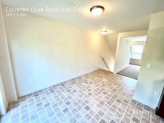 Building Photo - 721 Country Club Rd