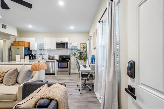 Building Photo - 5 Estelle St