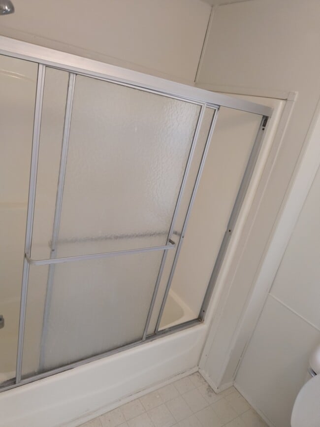 Building Photo - 715 Northview Cir