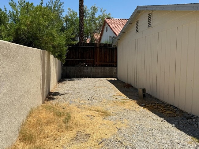 Building Photo - 54280 Avenida Vallejo