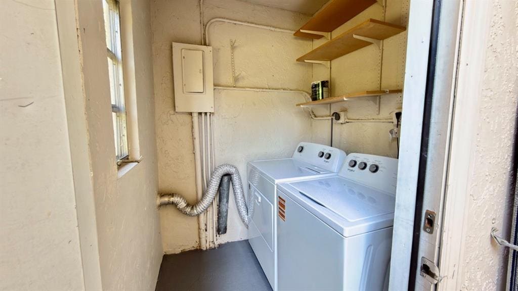 Building Photo - 3064 Riverside Dr