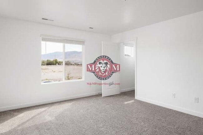 Building Photo - Great Newer 3 Bd 2.5 Bath Townhome