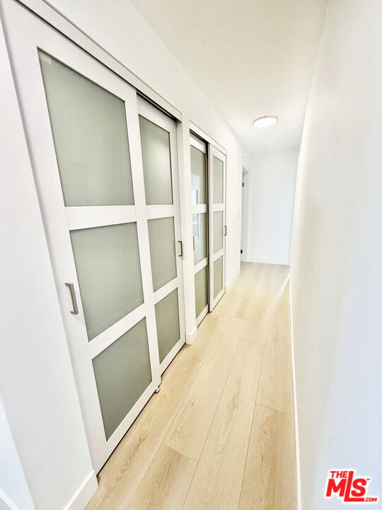 Building Photo - 468 S Roxbury Dr