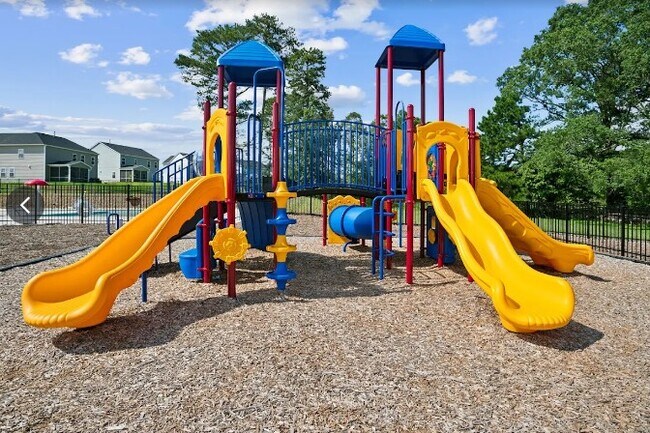 Building Photo - 5871 Woodlawn Dr