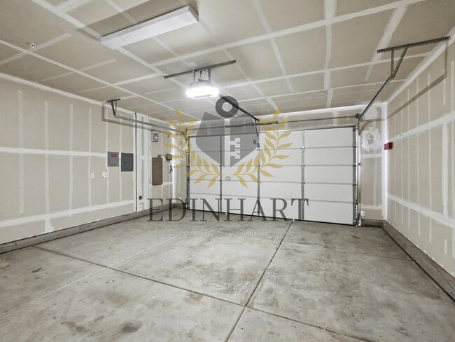 Building Photo - 7198 E Normal Ave