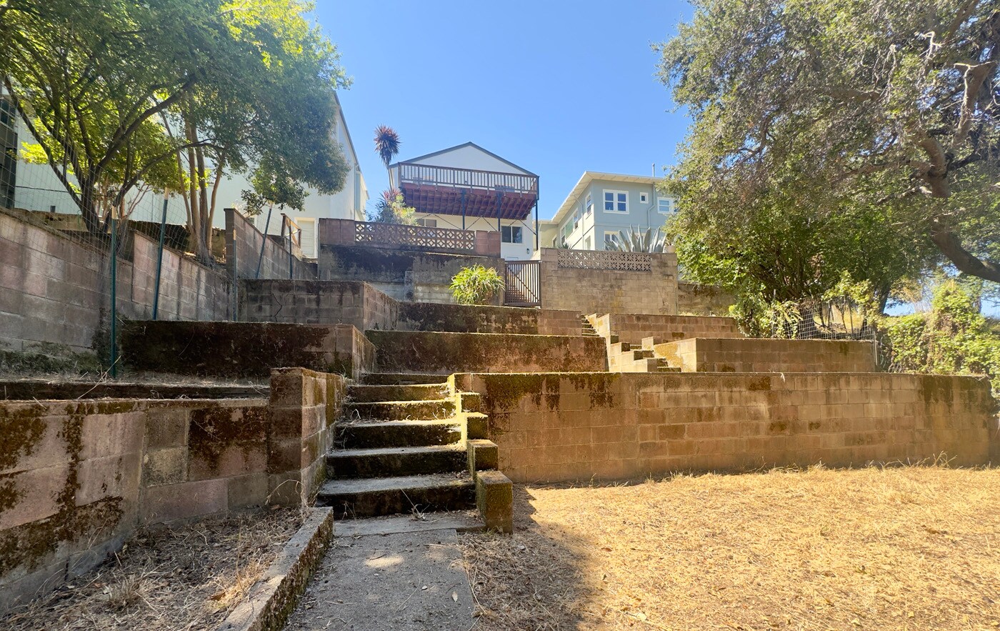 Building Photo - 914 Everett Ave