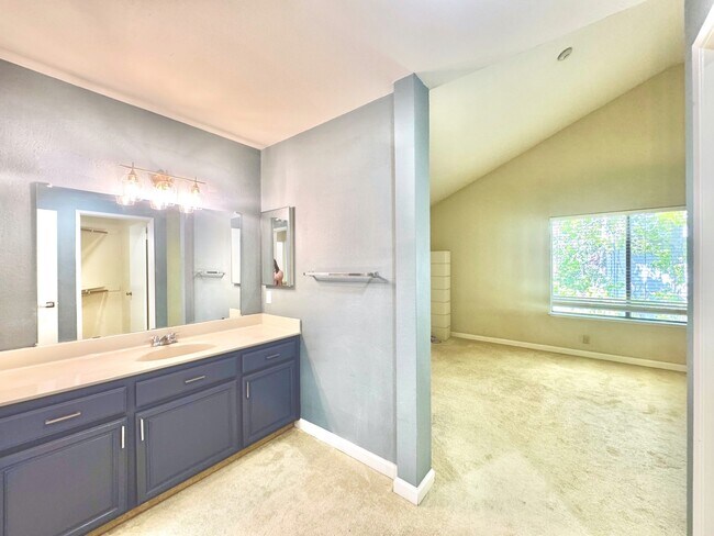 Building Photo - 6436 Buena Vista Dr
