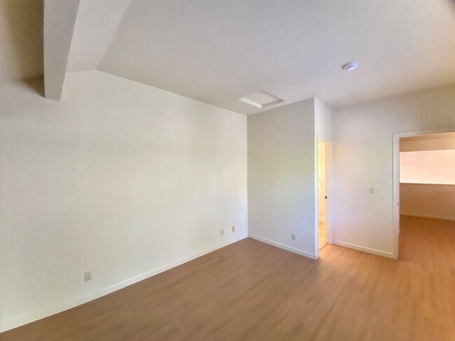 Building Photo - Large, open-concept 2-bedroom home in Mission San Jose!