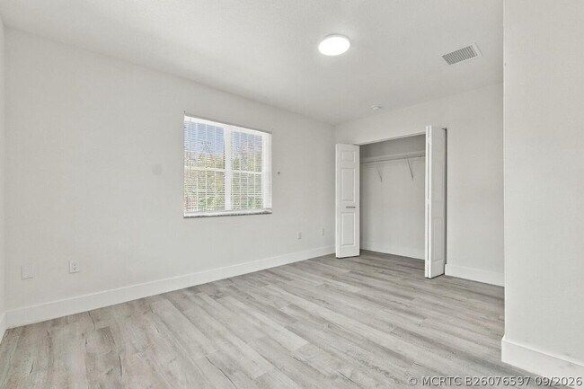 Building Photo - 4952 NW 21st Ave