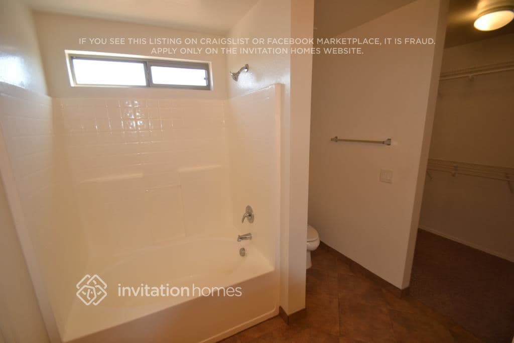 Building Photo - 13029 W Lisbon Ln