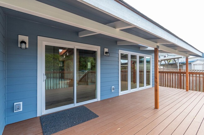 Building Photo - 4 bedroom/2 bath house in Deception Park View
