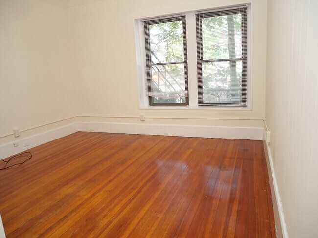 Building Photo - 1382 Beacon St