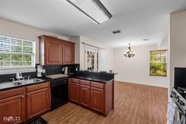 Building Photo - 1608 Shepherd Dr