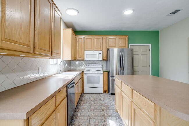 Building Photo - Country Living- Half Duplex-  3 Bed, 2 Bat...