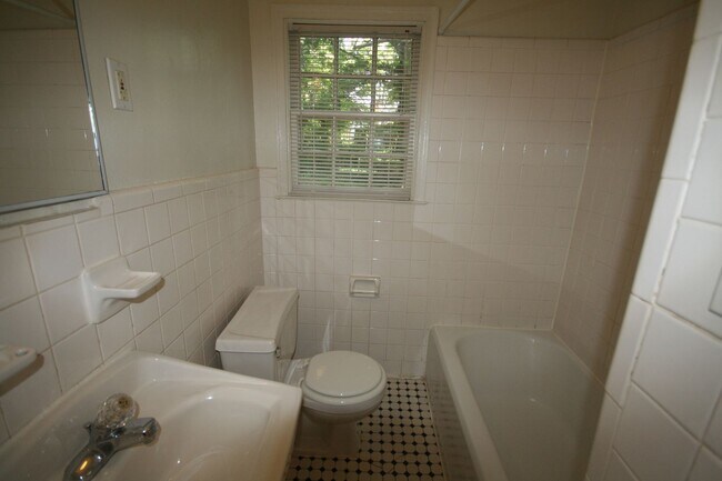 Building Photo - Adorable House in Trinity Park with Large ...