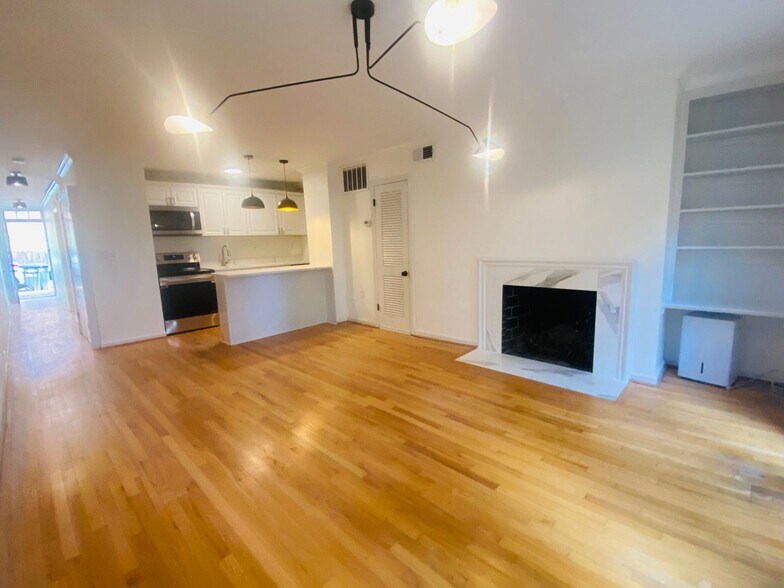 Building Photo - 2510 East Pl NW