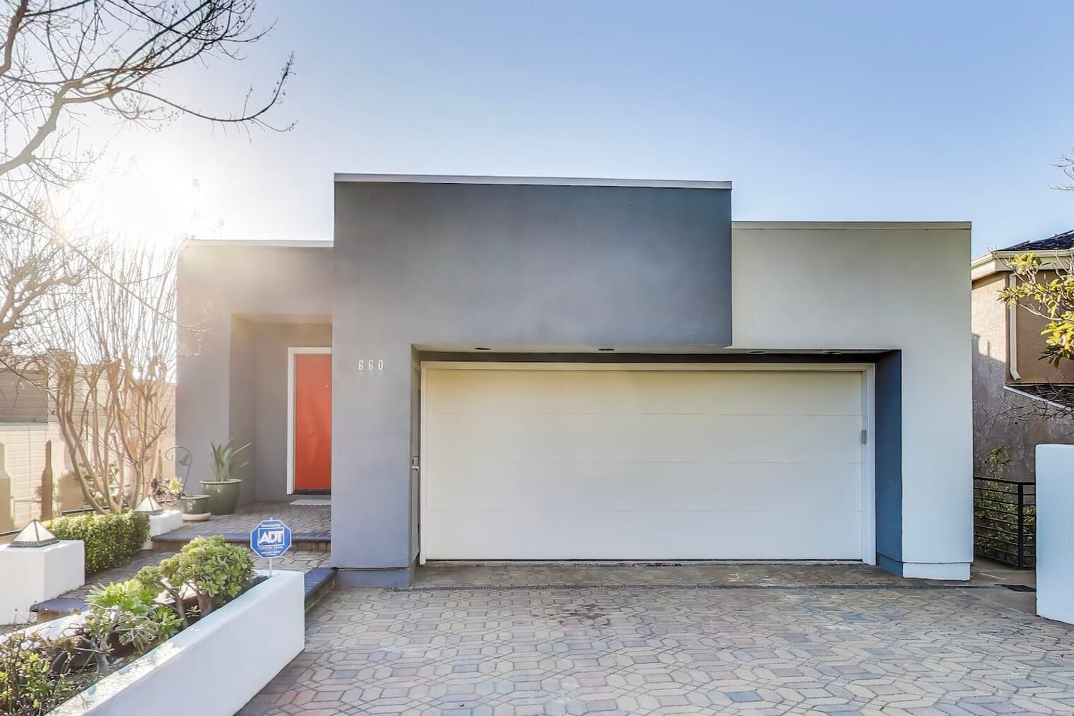 Building Photo - 660 Hiller Dr
