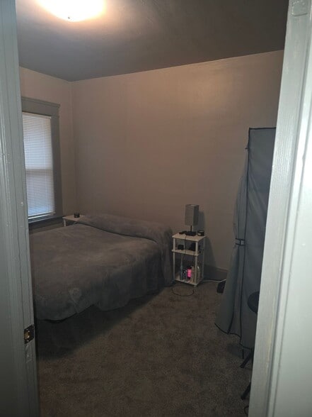 Building Photo - 650 E 130th St