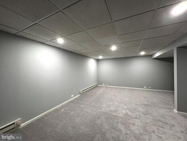 Building Photo - 150 Canterbury Ln