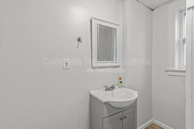 Building Photo - 4765 Goethe Ave