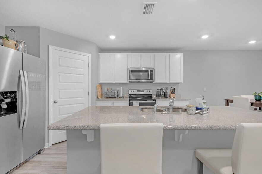 Building Photo - 8686 Pathstone Blvd