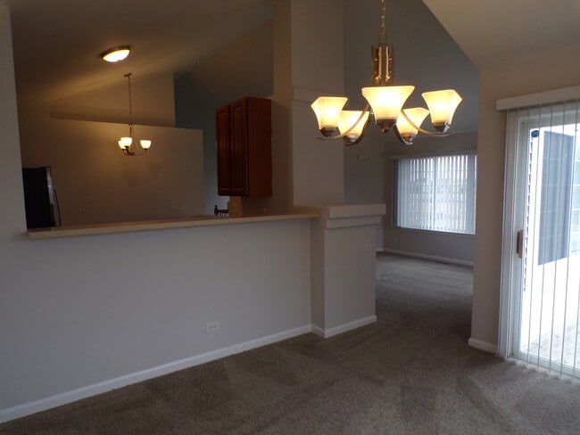 Building Photo - 583 S Parkside Dr