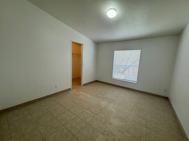 Building Photo - Manufactured Home in Lucerne Valley