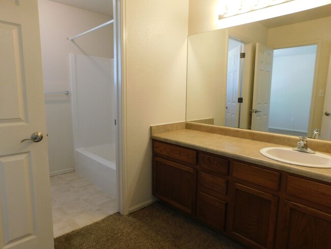 Building Photo - Duplex in Fruita