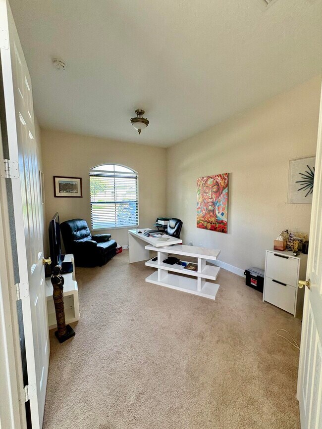 Building Photo - 3558 Collonade Dr
