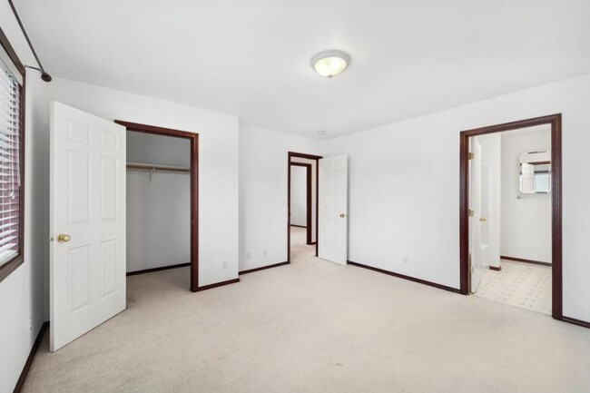 Building Photo - 3 bedroom in Seattle WA 98144
