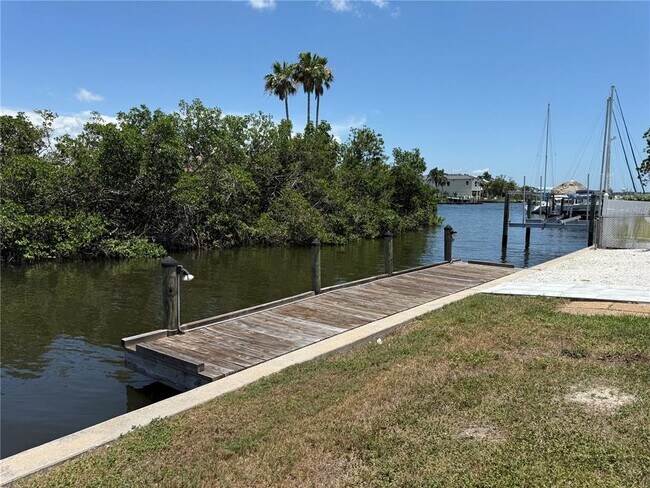 Building Photo - 808 25th Ave W