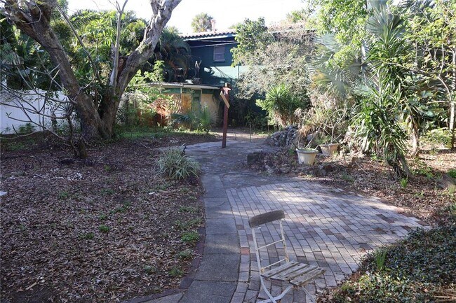 Building Photo - 3815 W De Leon St