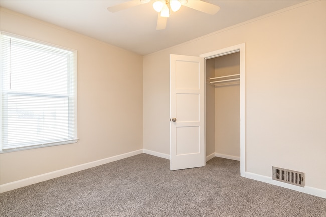 Building Photo - 320-322 Goethals Dr