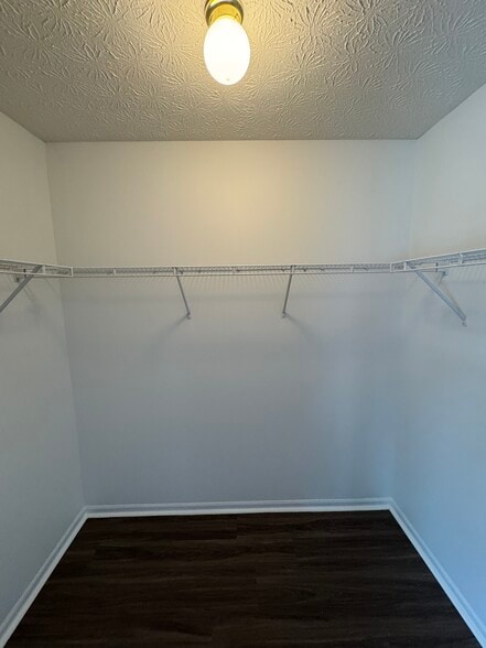 Master closet - 3766 Dunlane Ct