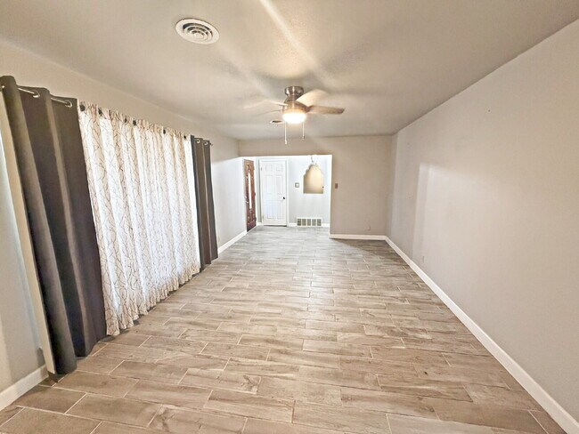 Building Photo - 4230 Havenview Dr