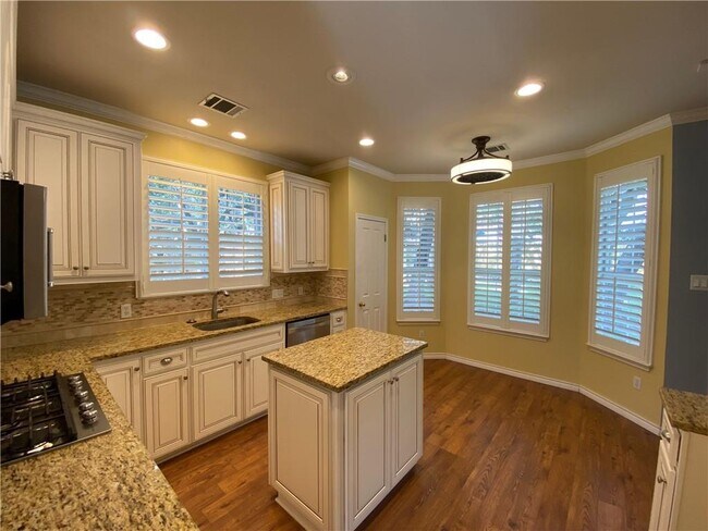 Building Photo - 1709 Coral Dr