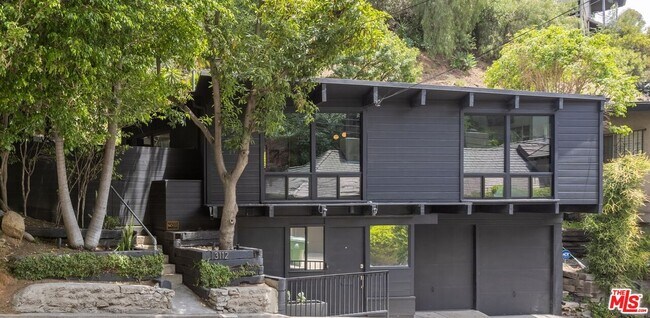 Primary Photo - 3112 Ledgewood Dr