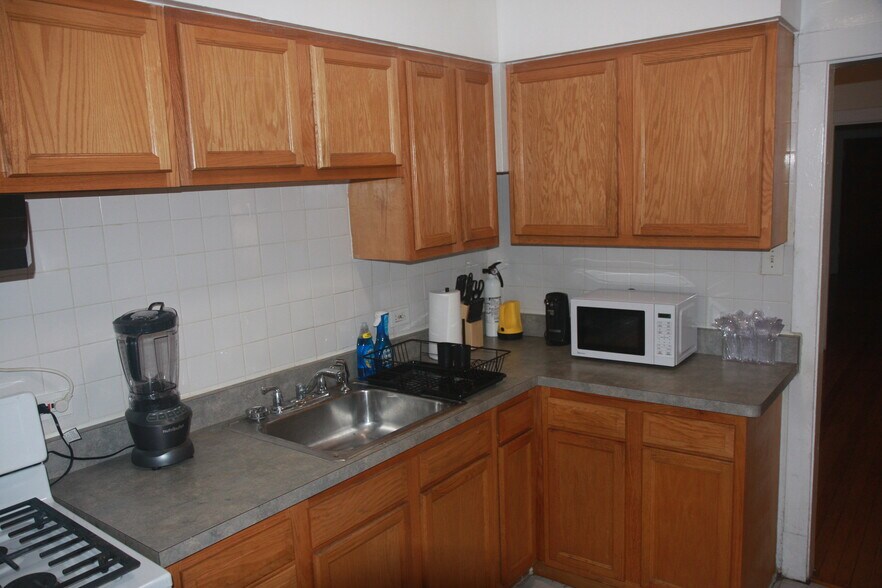 Updated spacious kitchen area - 1417 W Rosemont Ave
